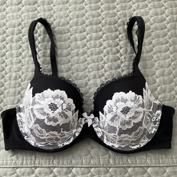 Victoria's Secret Other - NWOT Victoria’s Secret BBV Demi bra 36C